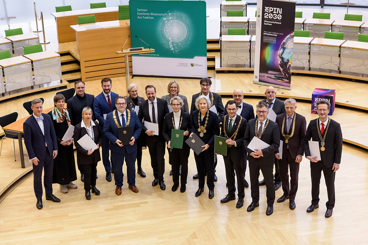 Gruppenfoto der Rektorinnen und Rektoren der sächsischen Hochschulen mit Wissenschaftsminister Gemkow